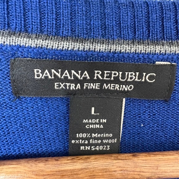 Banana Republic Sweater Men's‎ Large Extra Fine Merino Wool VNeck Blue Classic - Picture 5 of 8